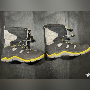 Keen Snowboot. Size 4